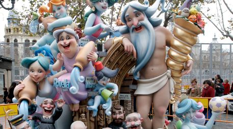 Se exhiben 385 monumentos falleros en este año. EFE  /