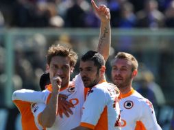 Francesco Totti celebra tras concretar los goles de salvación para la Roma. AFP  /