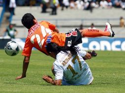 Luego de esta acción, Francisco Palencia fue expulsado y complicó el partido para el Pumas. MEXSPORT  /