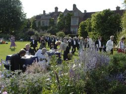 El festival de asistentes a una de sus ediciones durante una pausa. Con la llegada de la primavera. EFE  /