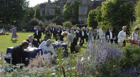 El festival de asistentes a una de sus ediciones durante una pausa. Con la llegada de la primavera. EFE  /