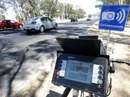 Los conductores que exceden el límite de velocidad en Periférico están recibiendo un apercibimiento de la falta. A. CAMACHO  /