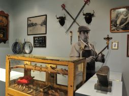 Vista de una afiladuría en la muestra que se abrirá al público el próximo 26 de marzo en el MAP de la Ciudad de México. EFE  /