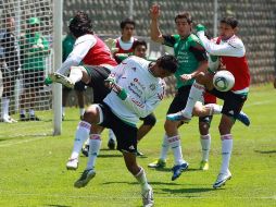 Los jugadores del Tri Sub 22 en el entrenamiento de hoy. MEXSPORT  /