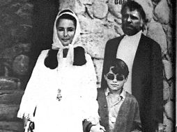 Vemos a Liz Taylor... “Walking the dog” por las típicas calles de Puerto Vallarta. DUQUEDETLAQUEPAQUE  /