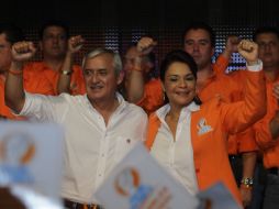 El militar retirado Otto Pérez Molina y la diputada Roxana Baldetti durante un evento del opositor Partido Patriota (PP). EFE  /