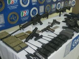 El expediente señala que la red criminal cuenta con 30 armas largas, 20 granadas, dos lanza granadas y 15 pistolas. ARCHIVO  /