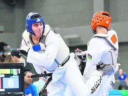 Adriano (azul) enfrentó en España a rivales con los que se topará en el Campeonato del Mundo en Corea. ESPECIAL  /