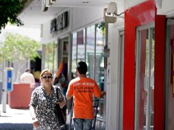 Las empresas deberán solicitar la autorización para instalar cámaras que vigilan espacios públicos. E. BARRERA  /