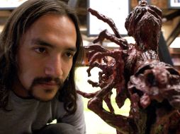 Mario Casillas, mejor conocido como “Bizarro”, exhibe su obra en el Larva.ESPECIAL  /