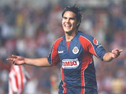 El chiva Xavier Báez celebra su anotación, al minuto dos del partido. MEXSPORT  /