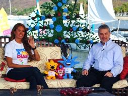 Una playera y un reconocimiento fueron entregadas a la conductora y actriz. ESPECIAL  /