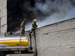 La columna de humo se apreció desde varios puntos de la ciudad. A. HINOJOSA  /