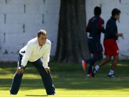 El técnico de Chivas, José Luis Real, durante un entrenamiento. MEXSPORT  /