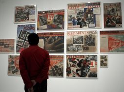 Carteles relativos a la Guerra Civil española forman parte de la muestra. EFE  /