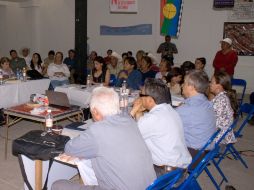 Fotografía de la reunión del pasado martes, entre autoridades y la comunidad en oposición al embalse. ESPECIAL  /