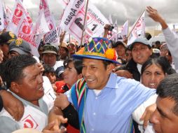 El líder nacionalista, Ollanta Humala, participa en un recorrido de campaña. EFE  /