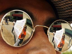 Durante la mesa de diálogo celebrada ayer, diversas manifestaciones se llevaron a cabo en el cruce de Federalismo y Juárez. E. BARRERA  /