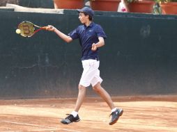 Bernardo Herrera (foto) en su partido ante Jamil Serur, en el Guadalajara Country Club. E. PACHECO  /