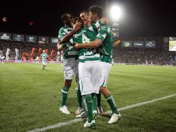Jugadores del Santos festejando su pasada victoria ante Cruz Azul, donde rompieron la racha de cinco derrotas al hilo. MEXSPORT  /