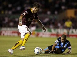 Mauro Cejas (izq.) falló varias opciones de gol en el encuentro. E.PACHECO  /