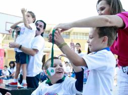 José de Jesús Castillo (izquie­­rda), medallista paralímpico tapatío, estuvo entre los atletas invitados a la olimpiada. E. PACHECO  /