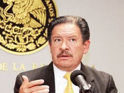 El perredista dice que espera los tiempos que le marque su partido para iniciar el trámite para suceder a Marcelo Ebrard. EL UNIVERSAL  /