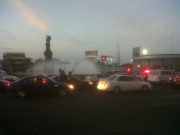 Aficionados del Rebaño comienzan a reunirse alrededor de la Minerva para celebrar la victoria sobre América. O. GARCÍA  /