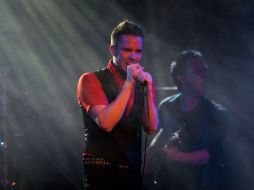 Flowers desplegó su energía en el Teatro Estudio Cavaret ayer por la noche. ESPECIAL  /