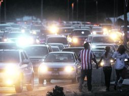 El desalojo del Estadio Omnilife fue lento pero seguro. S. NÚÑEZ  /