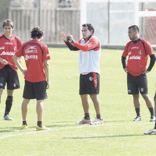 'Jalón de orejas' para los jugadores rojinegros