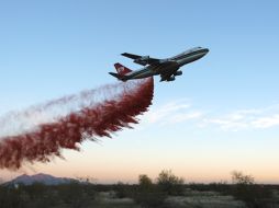 Autoridades forestales rentaron el avión Boeing 747 'Supertanker' para implementar el operativo. NOTIMEX  /