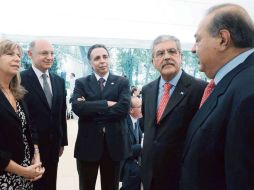 Patricia Vaca, embajadora argentina, ministro de Relaciones Exteriores, Bruno Ferrari, ministro de Economía mexicano y Carlos Slim. EFE  /