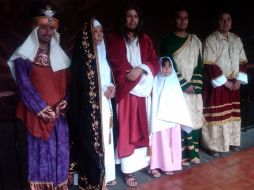 Vestida de María, con túnica azul marino y blanco, Rubí Rivera Ríos expresó su gusto por participar en la Judea. T. VILLASEÑOR  /