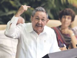Raúl Castro ofrece un discurso autocrítico de la situación del Gobierno durante el VI Congreso del Partido Comunista. EFE  /