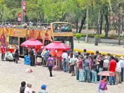 Habitantes la capital hacen  filas para utilizar el autobús turístico que los guía por los sitios más interesantes. EL UNIVERSAL  /