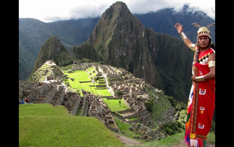 Grupos artísticos se encuentran en Machu Picchu preparando la ceremonia central de conmemoración. AFP  /