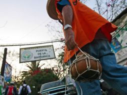 Desde las 07:00 horas, los peregrinos se concentraron en la puerta de la Barranca de Huentitán. A. GARCÍA  /
