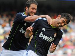 Higuaín y Kaká anotaron tres y dos tantos, respectivamente, en el triunfo del Madrid en Mestalla. REUTERS  /