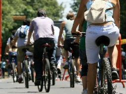 Al paseo dominical ahora se sumaron 100 invidentes en el recorrido llamado El Paseo a Ciegas. ARCHIVO  /