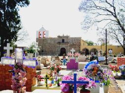 Cementerio detrás del Templo de San Lucas Evangelista, el cual se erigió en 1640. E. PACHECO  /