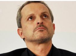 El cantante Miguel Bosé anuncia en twitter que ha sido padre de dos gemelos, Diego y Tadeo. ARCHIVO  /