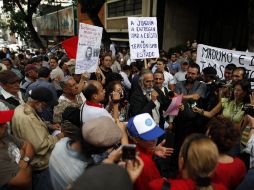 Portaban carteles en los que se podía leer: A Joaquín lo entregan, como a Cristo, al terrorismo de Estado. EFE  /
