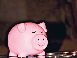 Ahorrar a través de instituciones financieras puede servir a los pequeños para que tengan una vida económica más ordenada. ESPECIAL  /