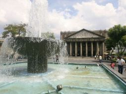 Se piensa implantar iluminación en, por lo menos, 60 de las fuentes tapatías. ARCHIVO  /