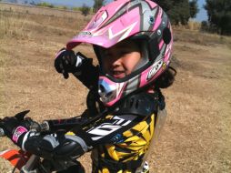 Fernanda, ataviada con sus rodilleras, pantalón, faja, casco y guantes, rompe cualquier esquema. ESPECIAL  /