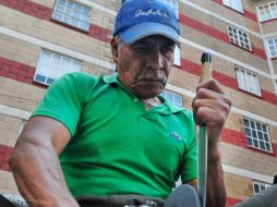 Objetos e imágenes forman parte de la exhibición que muestra la identidad de un pueblo luchón y nostálgico. EFE  /