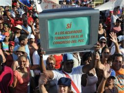 Miles de personas salieron a las calles de Cuba para apoyar a Raúl Castro en el Día del Trabajo. AFP  /