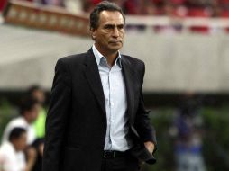 El técnico del Guadalajara, José Luis Real, está seguro para continuar con las Chivas el próximo torneo. ARCHIVO  /