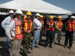 Especialistas chilenos se reúnen hoy con el secretario del Trabajo en las inmediaciones de la mina de Sabinas. EFE  /